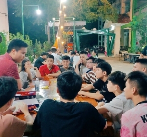 Trung Tâm Tiếng Anh HP English Homestay 31 Acrylic Trong Suốt