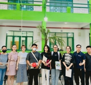 Trung Tâm Tiếng Anh HP English Homestay 34 Acrylic Trong Suốt