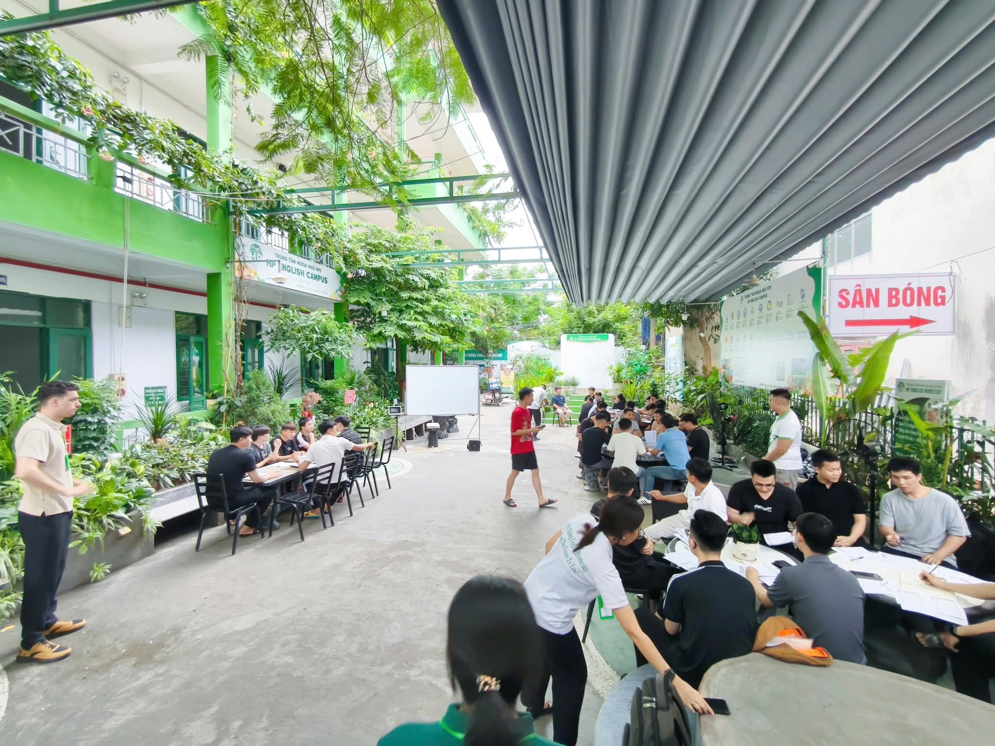 Trung Tâm Tiếng Anh HP English Homestay 16 Acrylic Trong Suốt