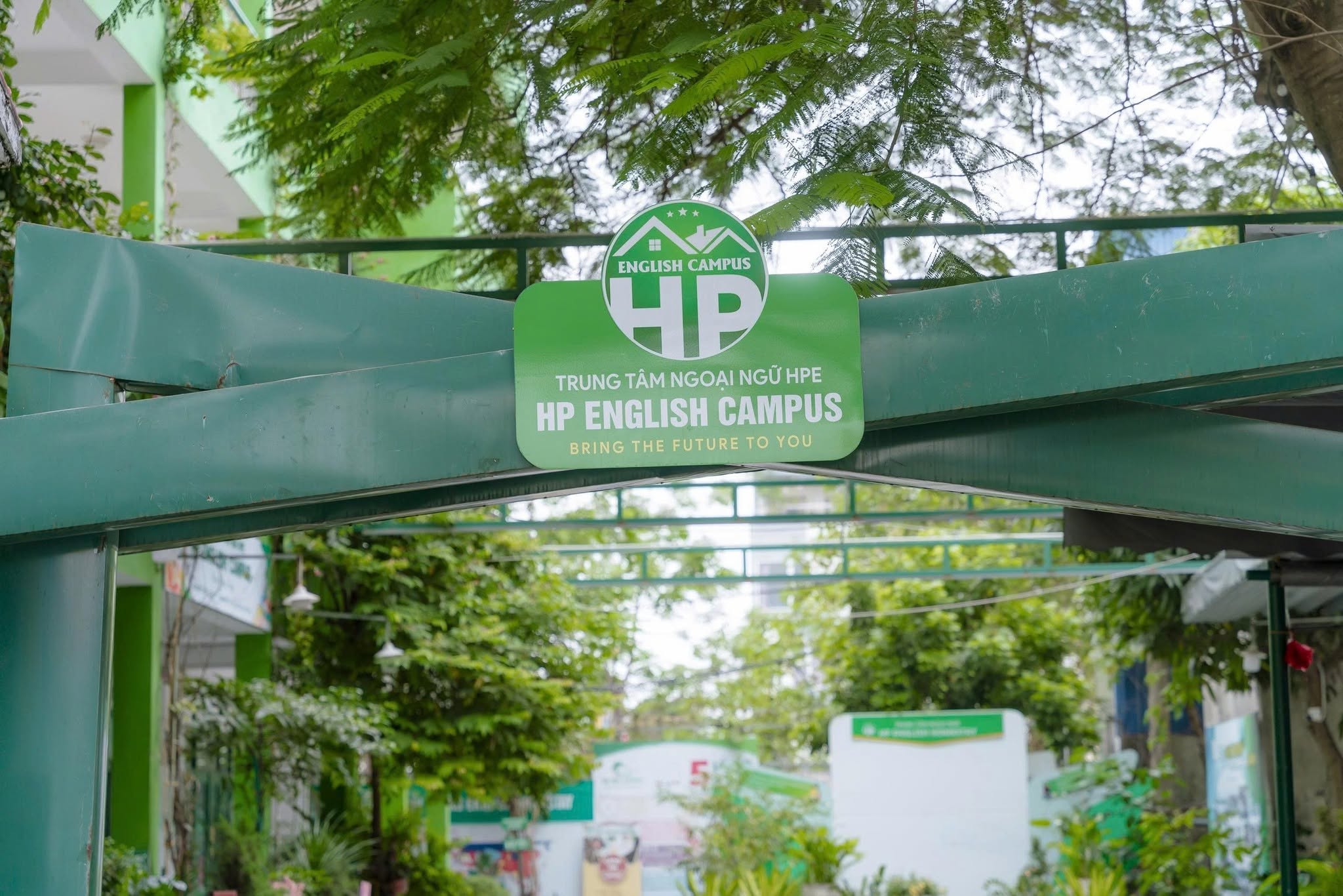 Trung Tâm Tiếng Anh HP English Homestay 21 Acrylic Trong Suốt